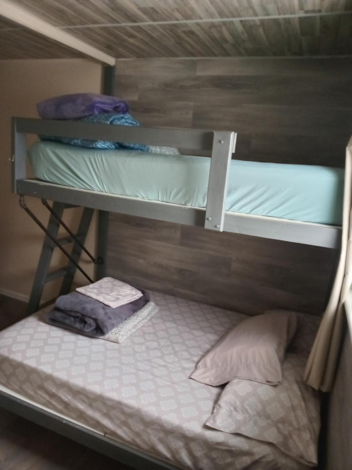 Auberge Jeunesse A Loulou Lévis الغرفة الصورة